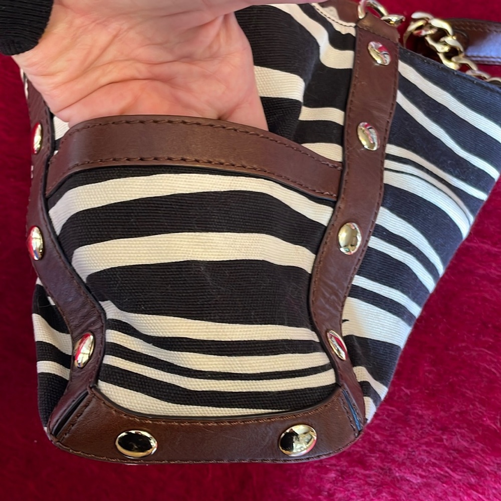 MICHAEL KORS GIRAFFE PRINT HANDBAG TOTE BLACK WHITE BROWN W/ GOLD CHAIN STRAPS - Picture 16 of 16